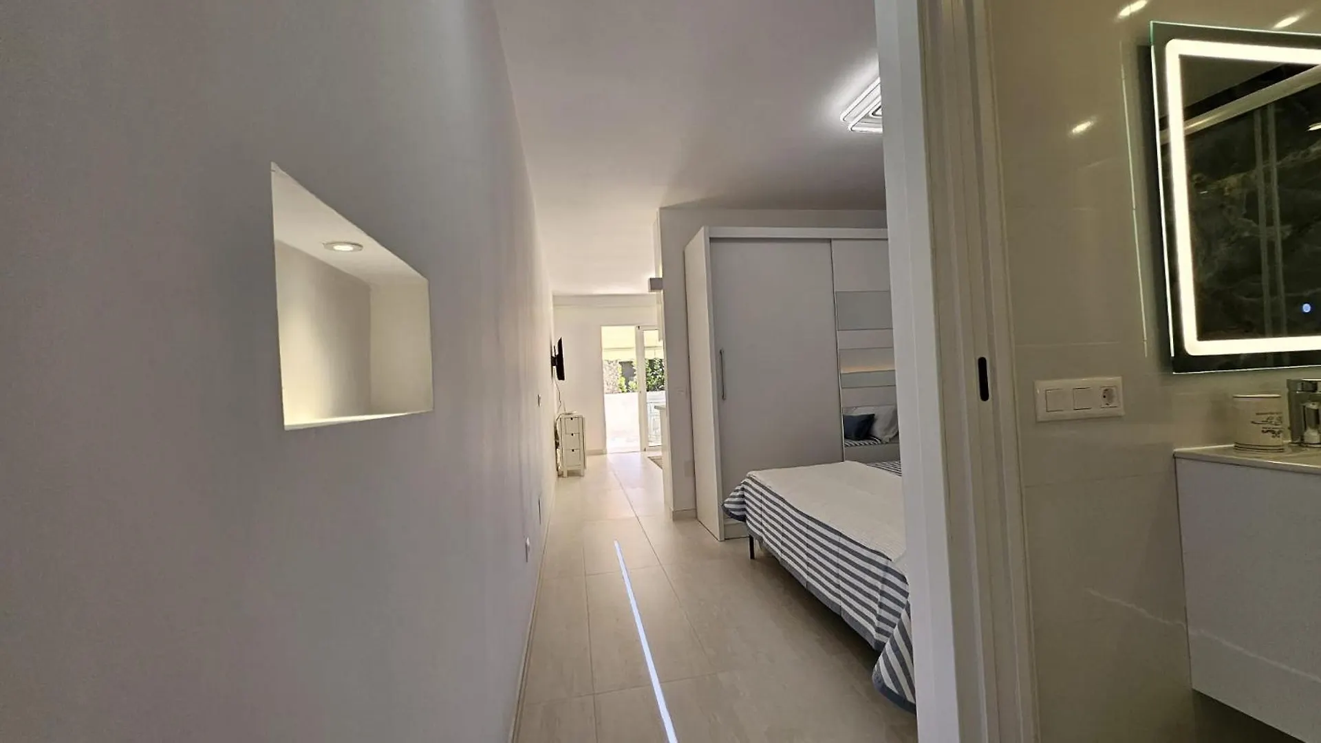 Tenerife Holidays Deluxe, Royal Garden, Las Americas Playa de las Americas  Apartment