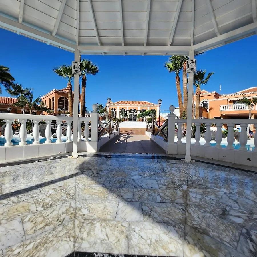 Tenerife Holidays Deluxe, Royal Garden, Las Americas プラヤ・デ・ラス・アメリカス アパート
